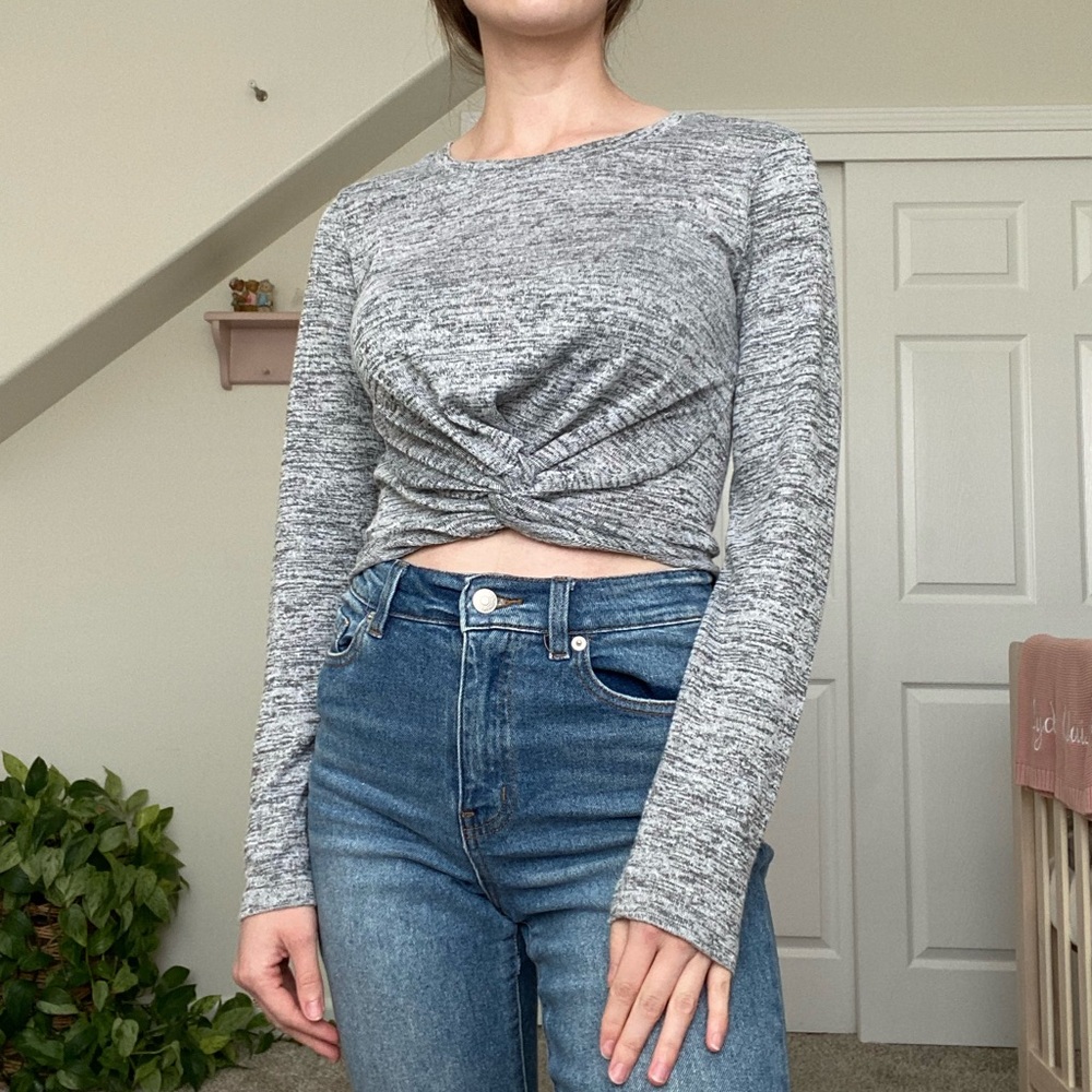 Cotton On gray cropped sweater top